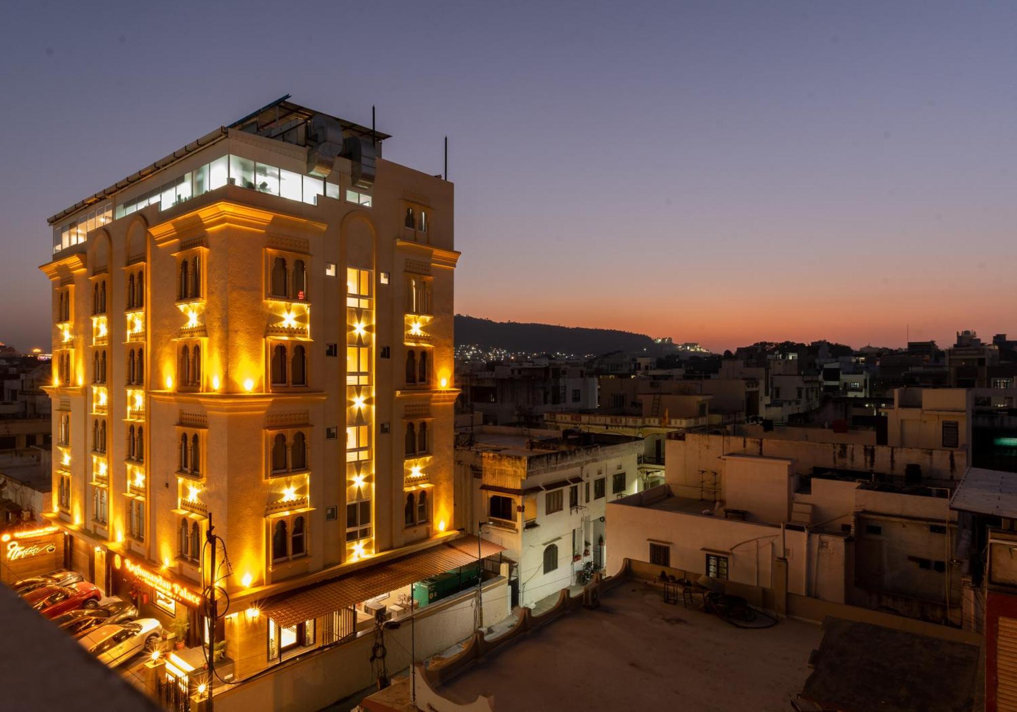 Raghunandan Palace - A Premier Boutique Stay, City Center & 500 Meters From City Railway Station Udaipur Exterior foto