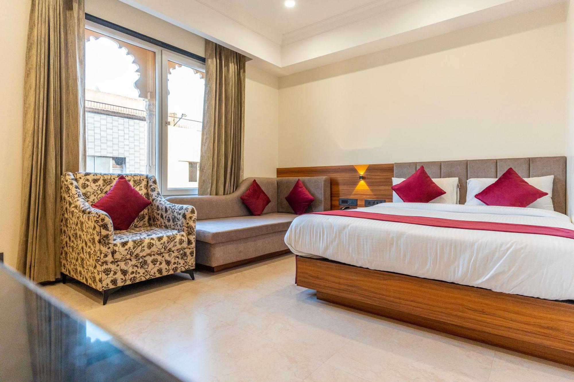 Raghunandan Palace - A Premier Boutique Stay, City Center & 500 Meters From City Railway Station Udaipur Exterior foto